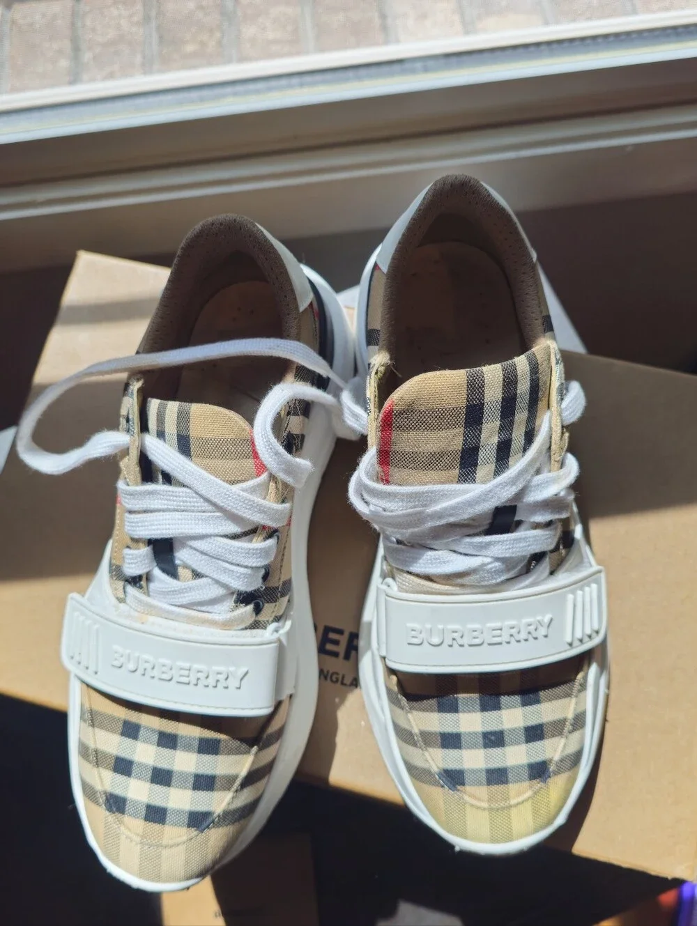 Burberry Signature Sneakers 38.5